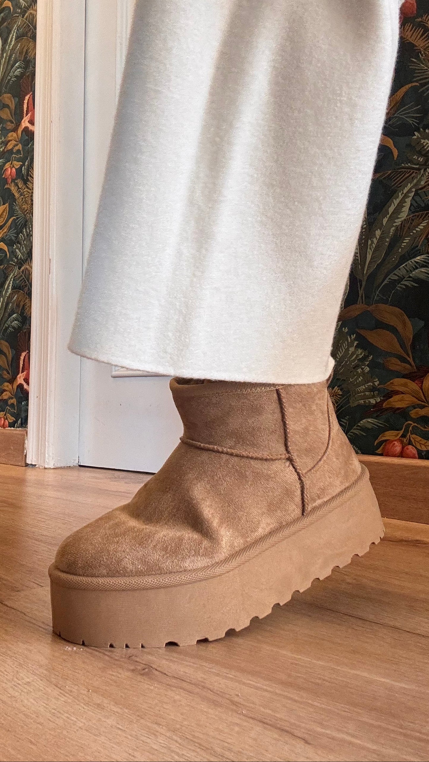 Women's Warm Winter Boots with Faux Suede Lining and Thick Sole