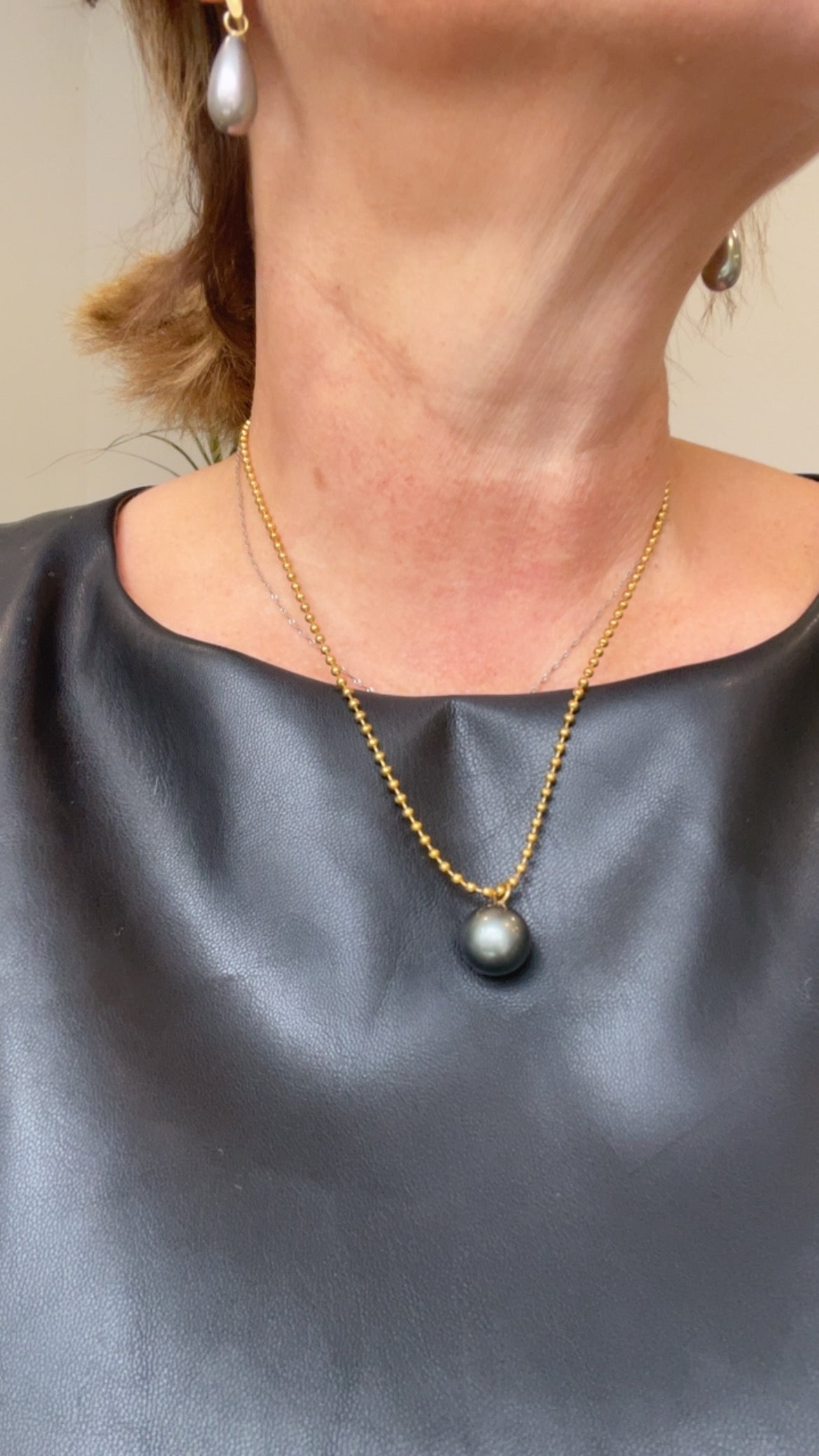 Steel necklace with Paradise pearl