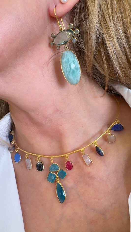 Collar dorado con piedras naturales Narciss