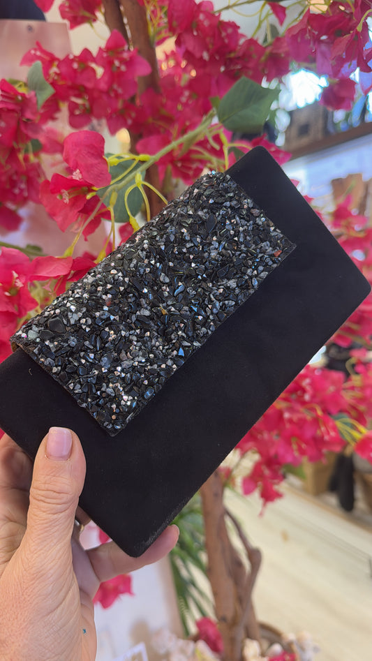 Bolso negro piedras